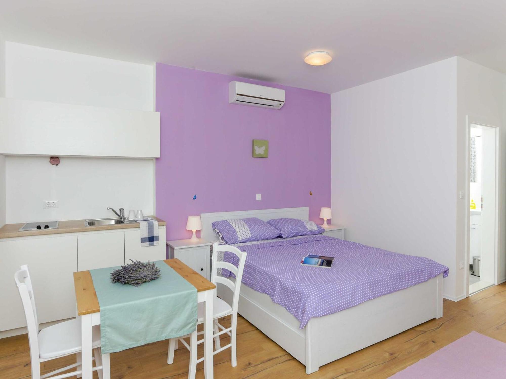 Apartment Karmen - With Terrace Lavanda *